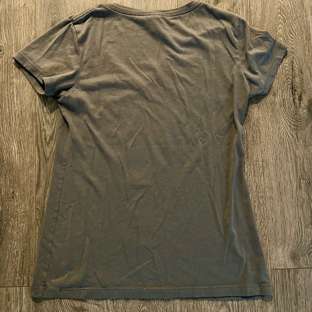 Backwater Martha’s Vineyard Lobster V-Neck Tee Edgartown women’s EUC boutique​​​ - Picture 3 of 4